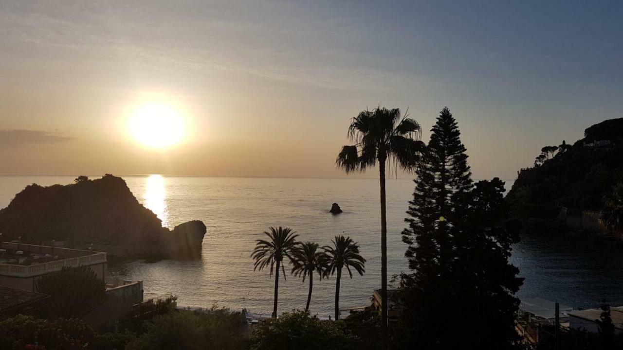 B&B A Due Passi Dal Mare Таорміна Екстер'єр фото